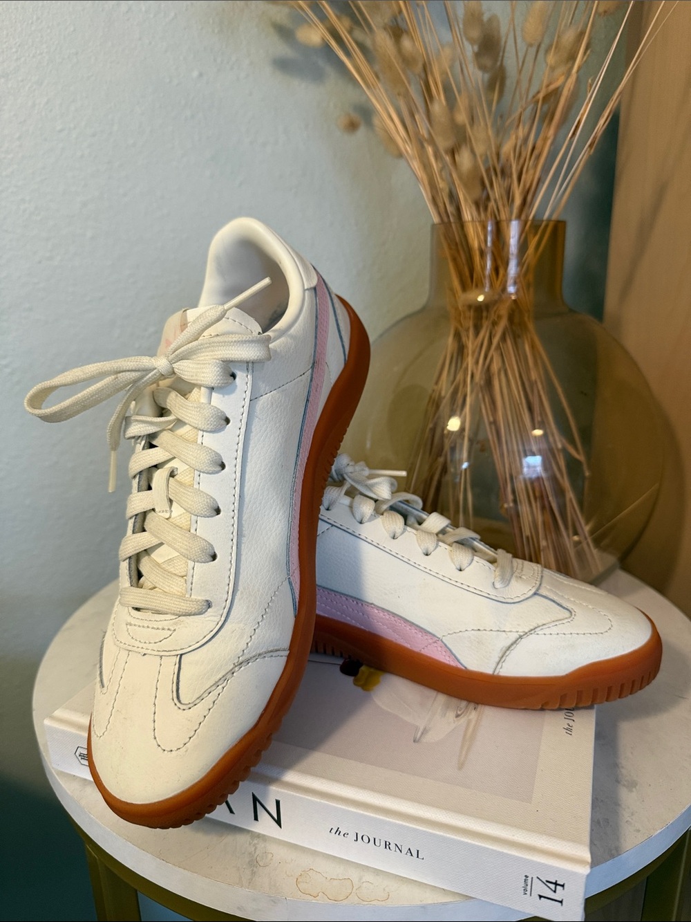 Puma Cream and Pink Sneakers with Gum Sole Size 8 - Picture 2 of 6